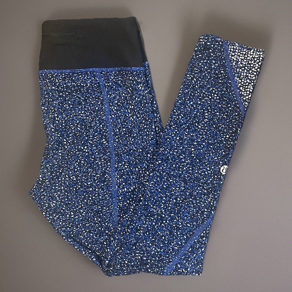 Lululemon Woman's Blue Pattern Athletic Leggings Size 6‎